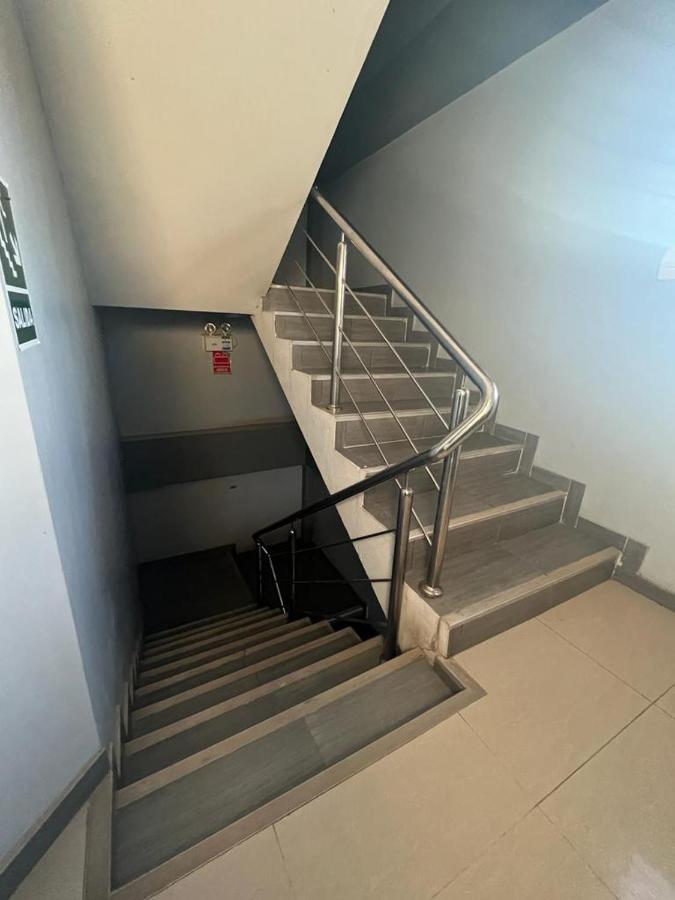 Adrian'S Hotel Пукалпа Екстериор снимка